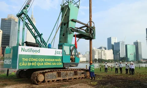 Chính thức thực hiện mũi khoan cọc đầu tiên dự án cầu đi bộ qua sông Sài Gòn